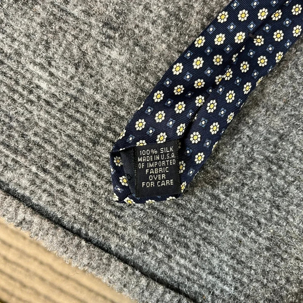 Gap Premium 1969 Mens Silk Tie Navy Blue Yellow Floral Daisy Geometric USA Made